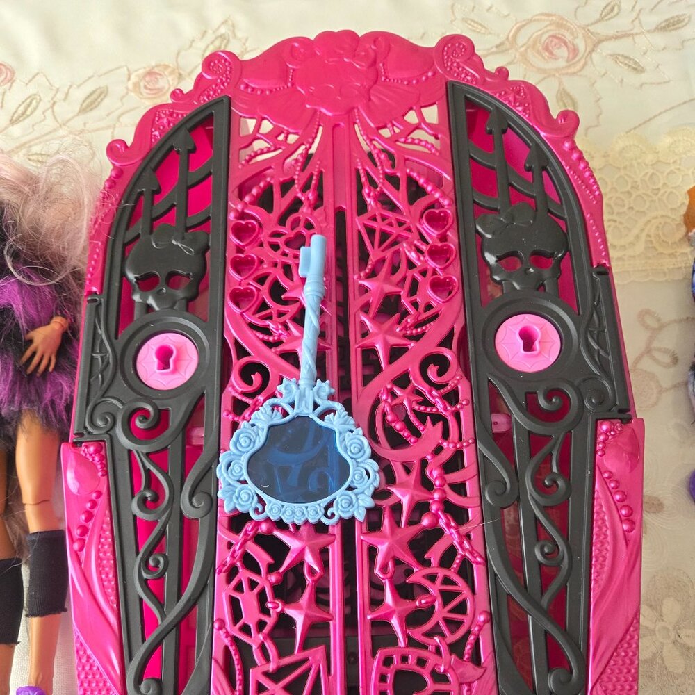 Monster High Bundle - Picture 8 of 16
